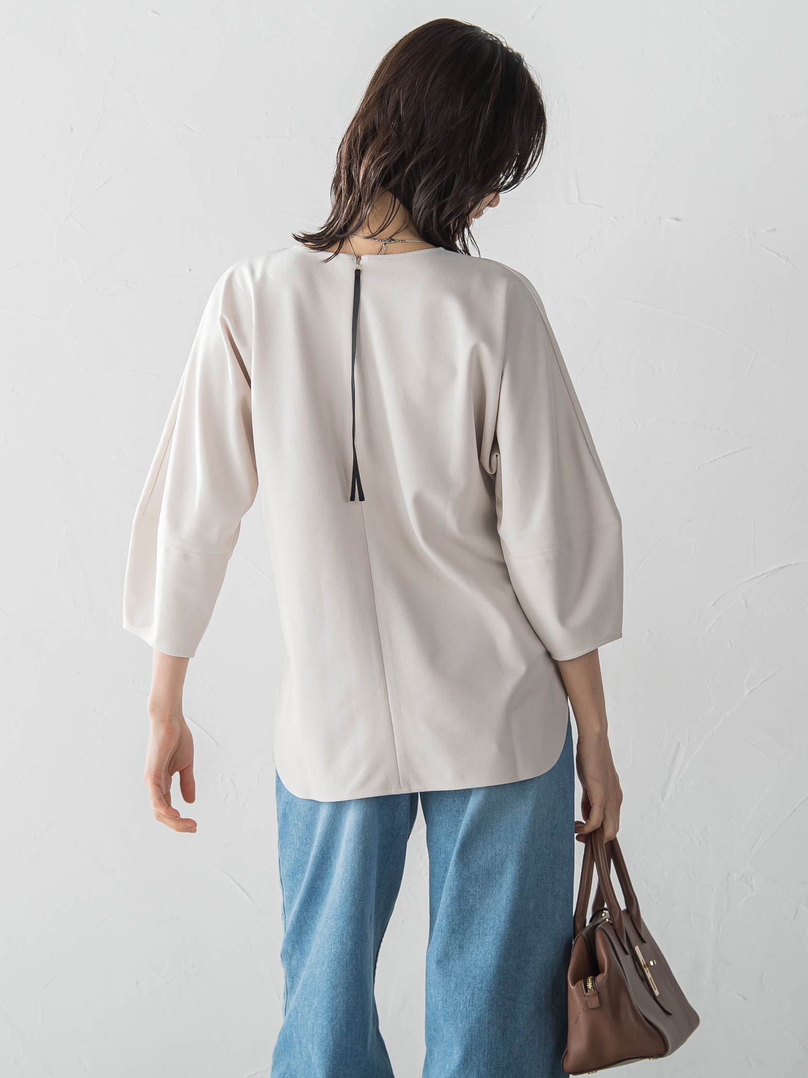 【WEB限定】フォルムスリーブバックジップトップス≪洗濯機で洗える≫