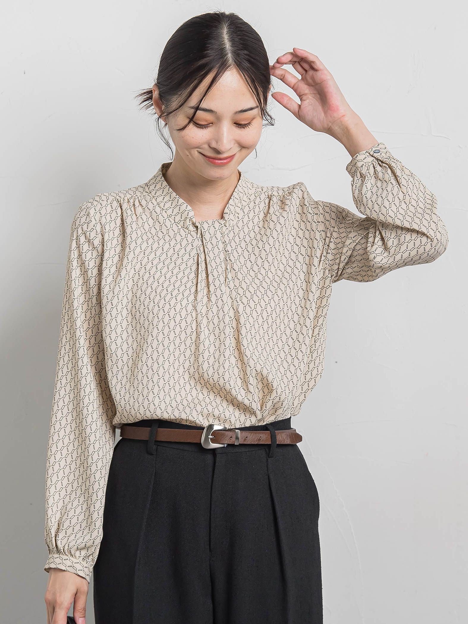 【WEB限定】バックサテン小紋プリントブラウス