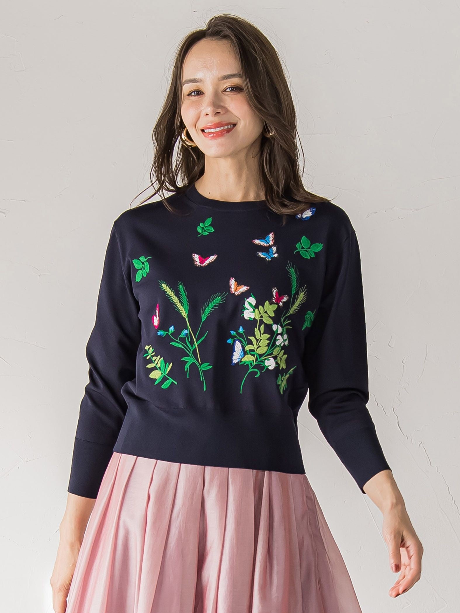 バタフライ刺繍ニット≪手洗い可能≫