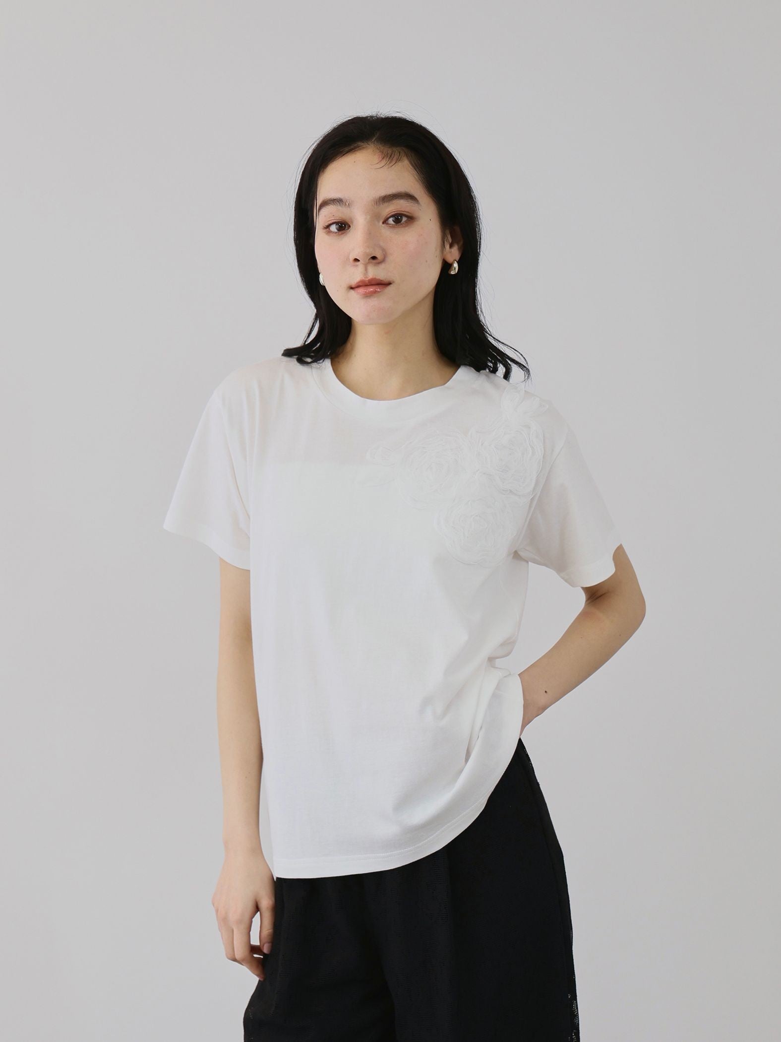 チュールフラワーモチーフプルオーバー