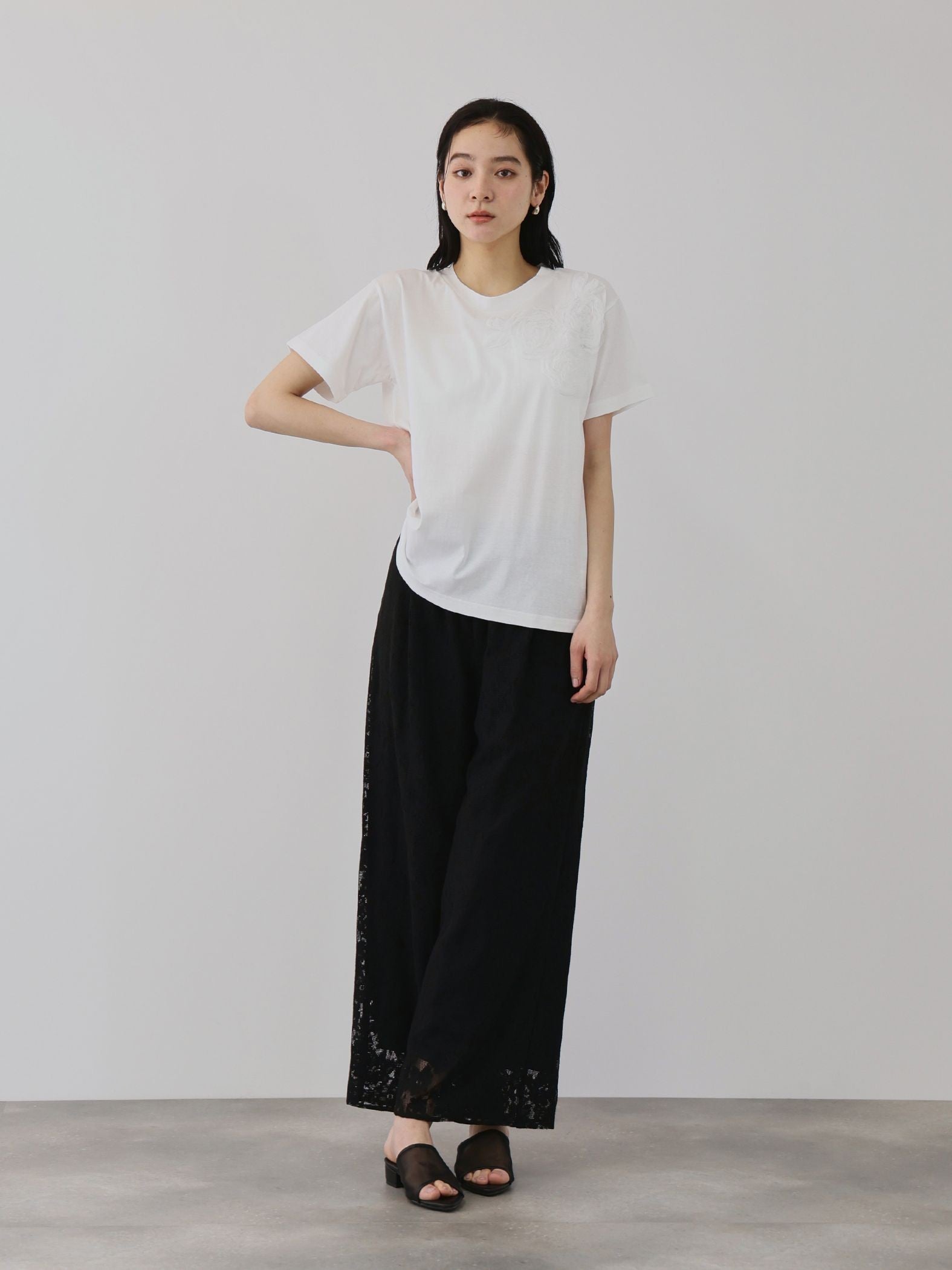 チュールフラワーモチーフプルオーバー