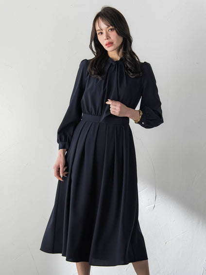 ボウタイシャンブレーワンピース