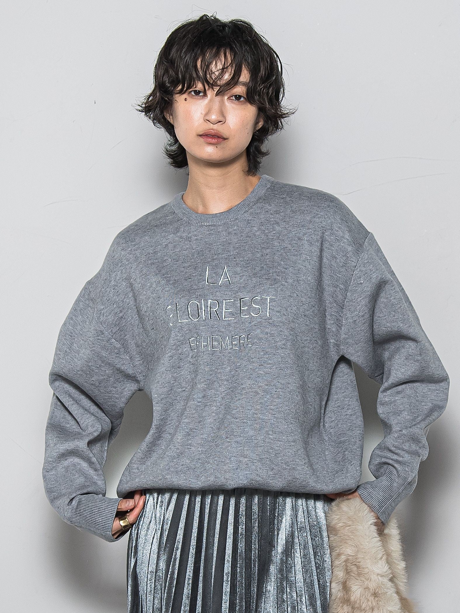 【WEB限定】刺繍ロゴニットプルオーバー≪洗濯機で洗える≫