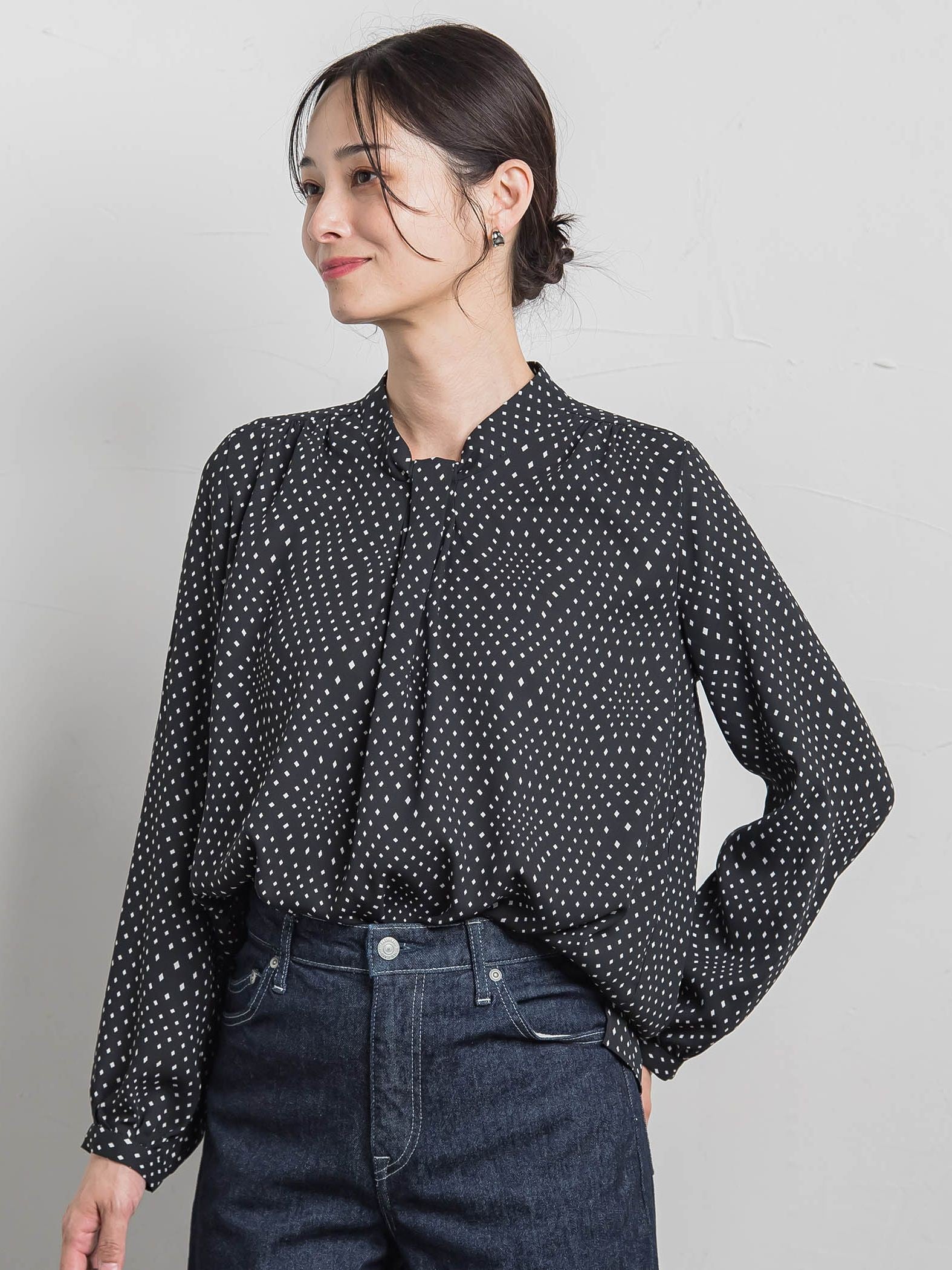 【WEB限定】バックサテン小紋プリントブラウス