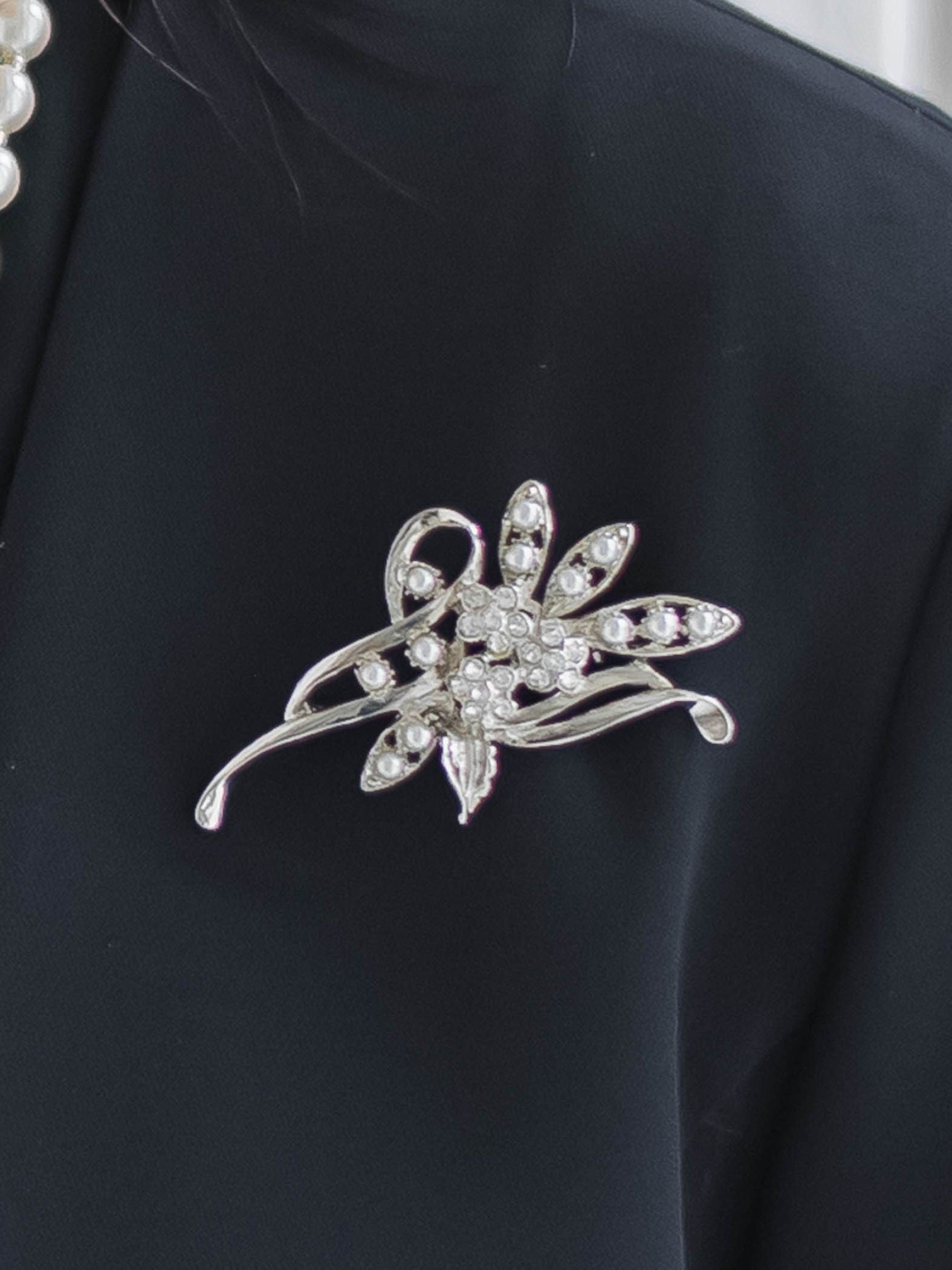 リーフモチーフブローチ