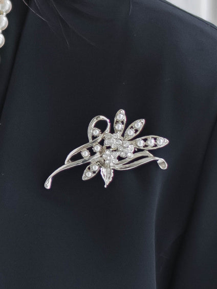 リーフモチーフブローチ