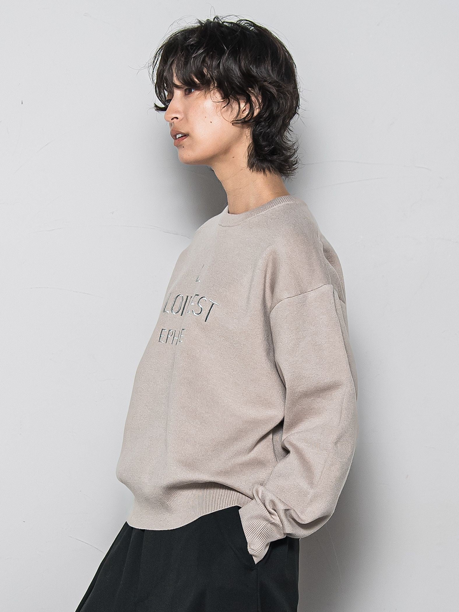 【WEB限定】刺繍ロゴニットプルオーバー≪洗濯機で洗える≫