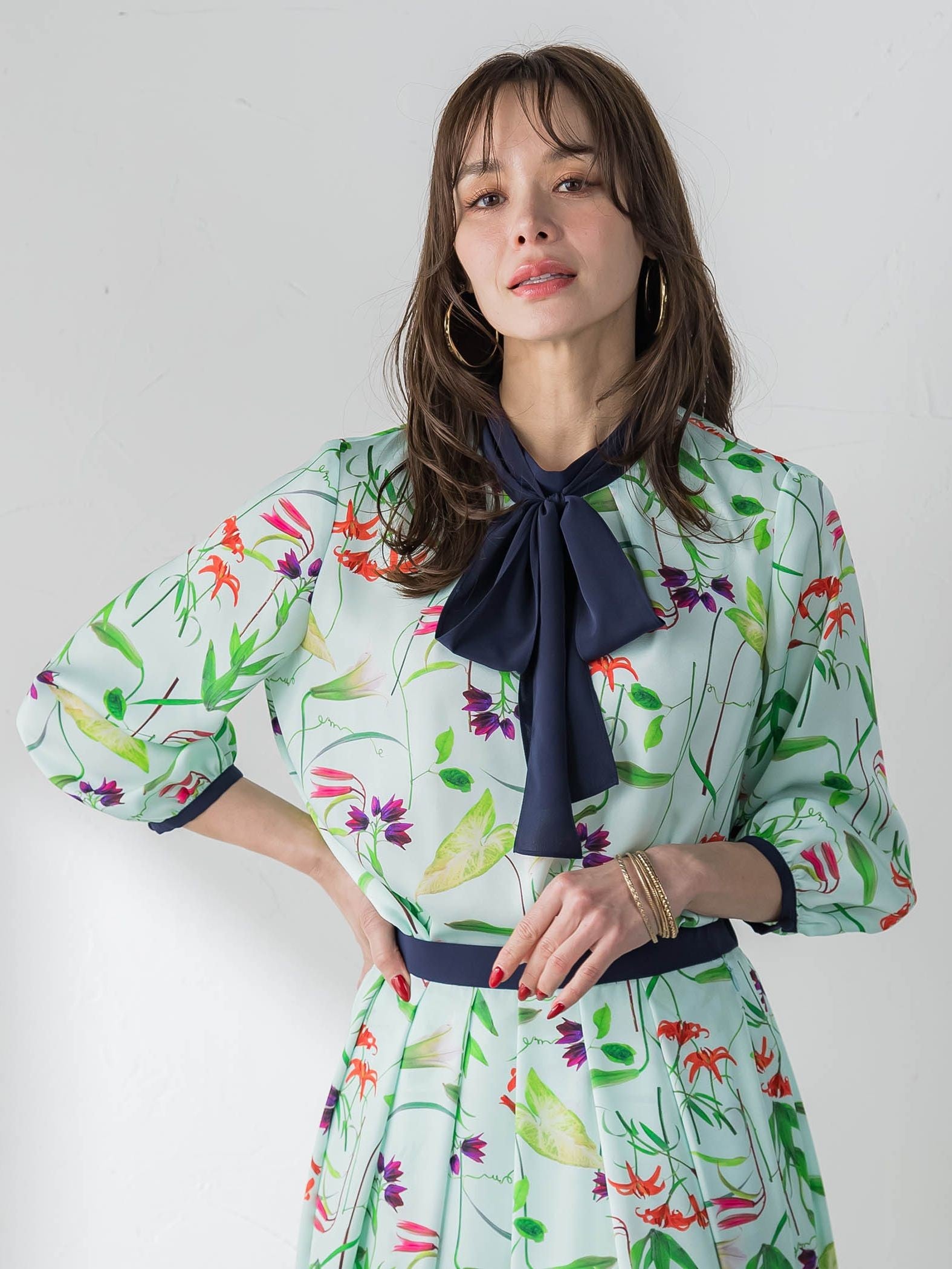 【KEITA KAWASAKI × Viaggio Bluコラボ】リリープリントブラウス