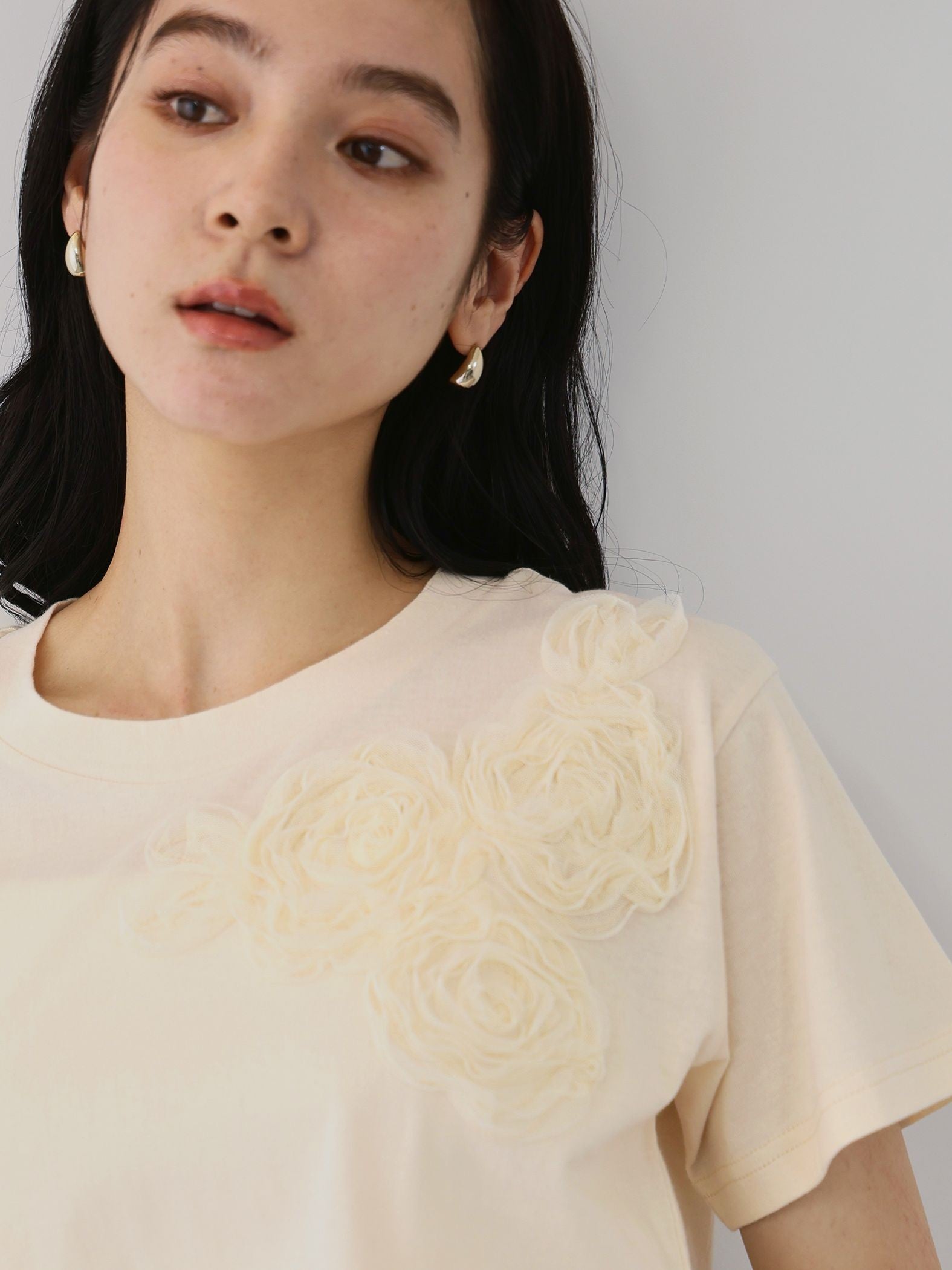 チュールフラワーモチーフプルオーバー