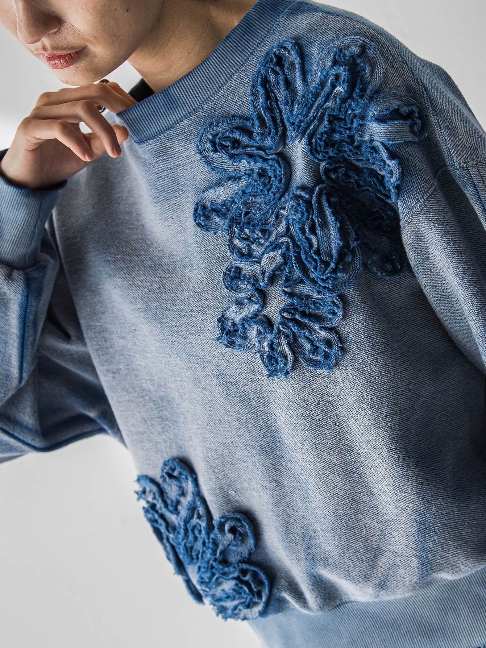 フラワーモチーフプルオーバー≪洗濯機で洗える≫