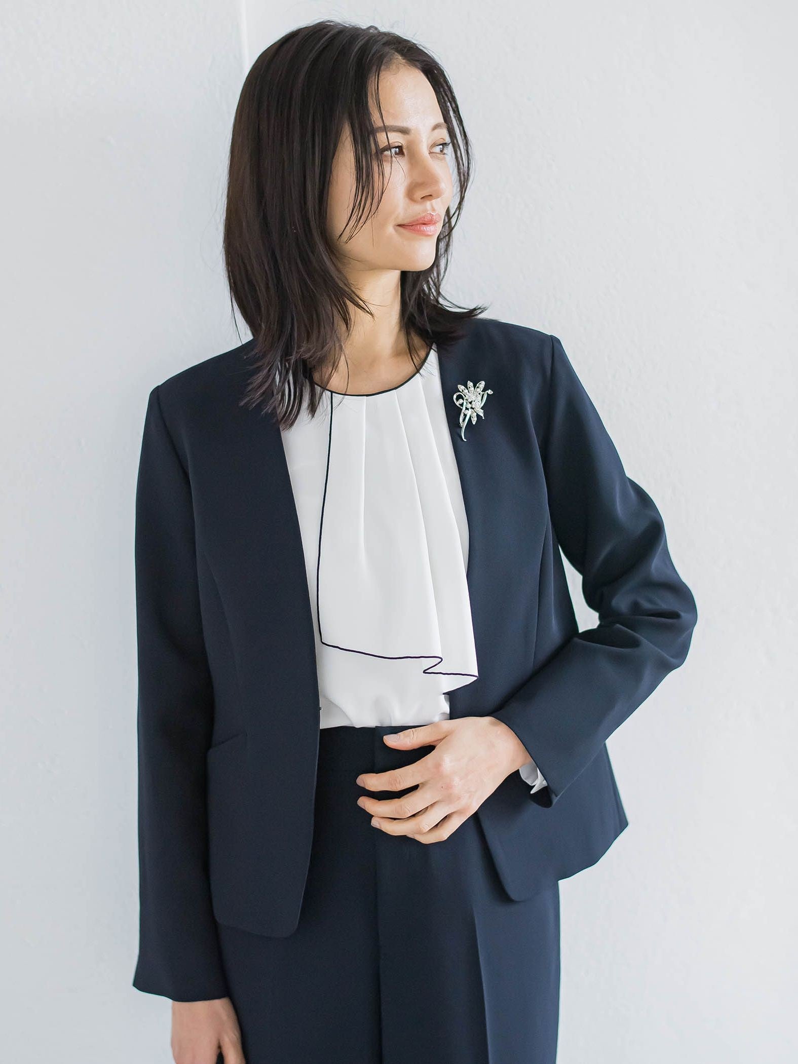 リーフモチーフブローチ