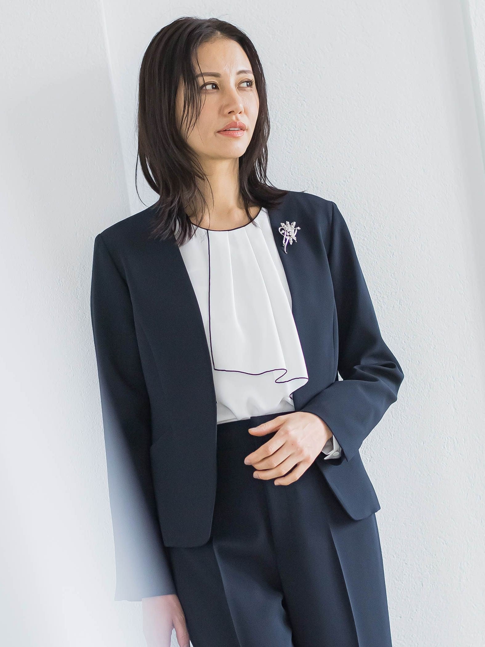 リーフモチーフブローチ