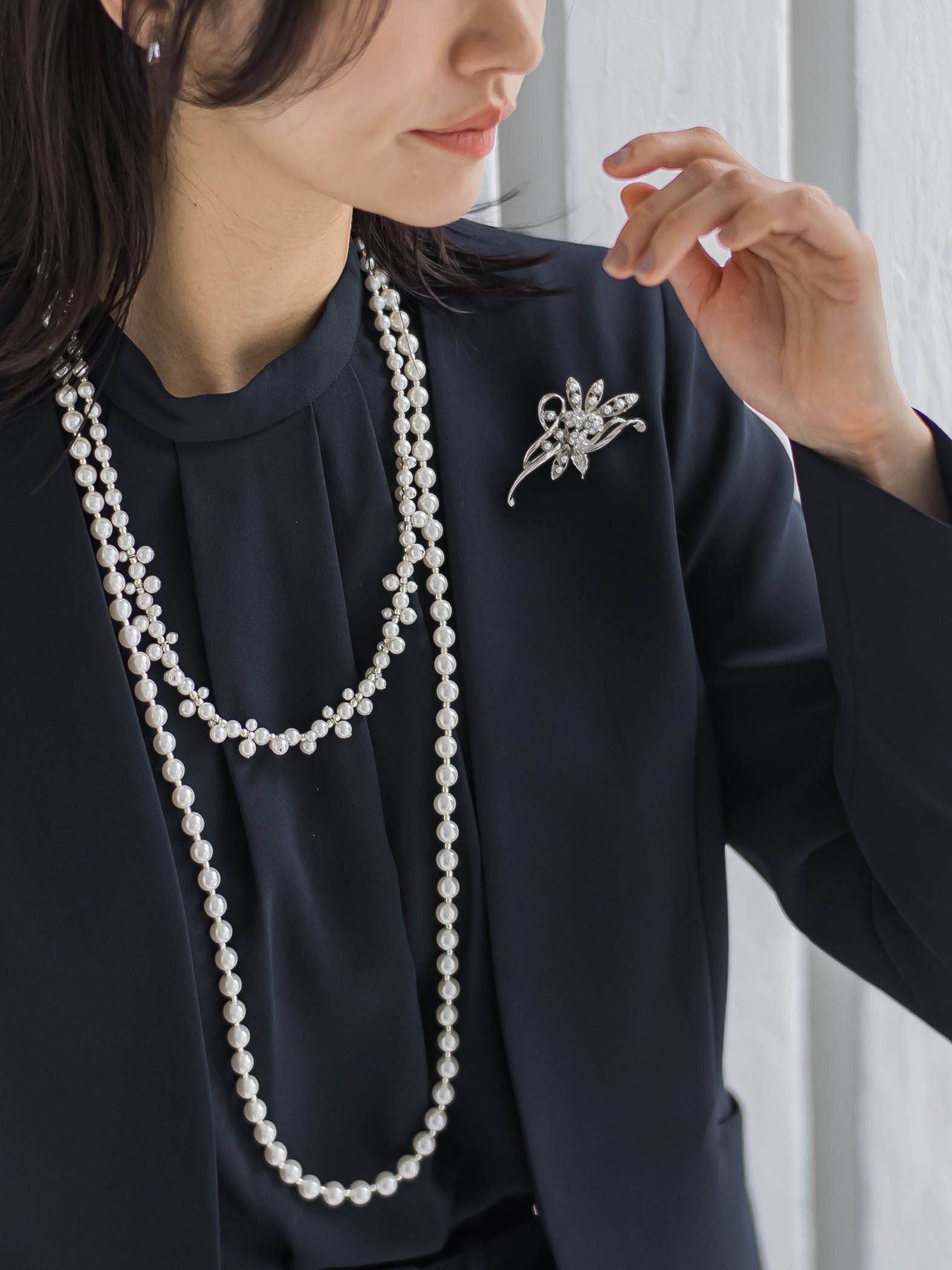 リーフモチーフブローチ