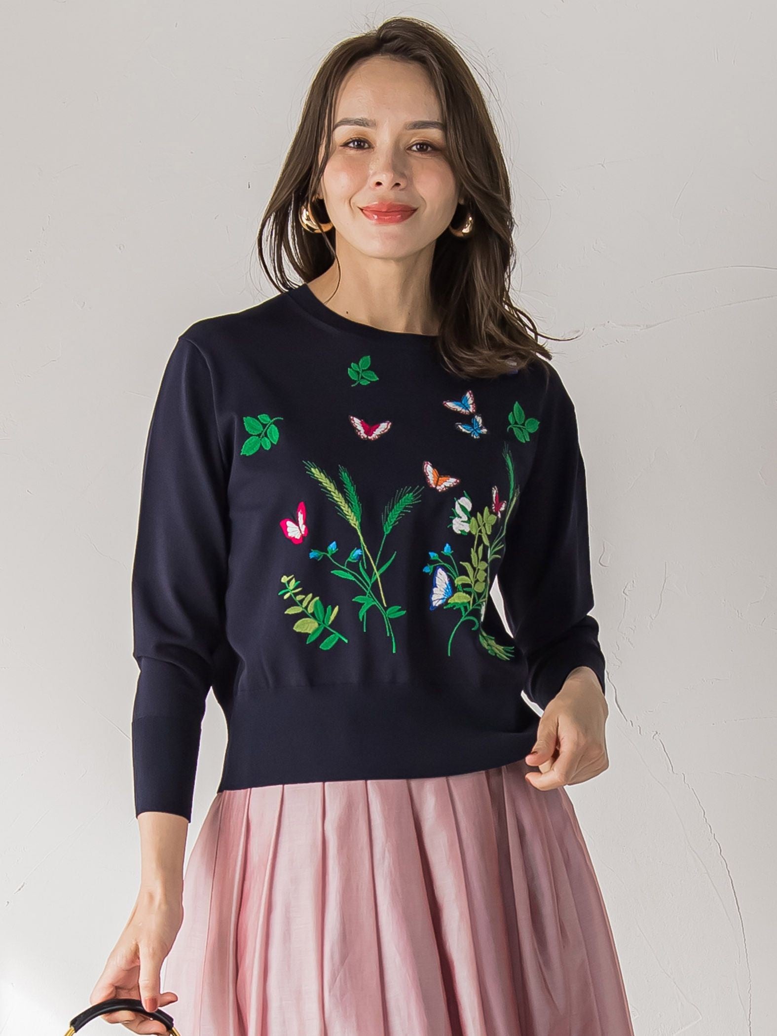 バタフライ刺繍ニット≪手洗い可能≫