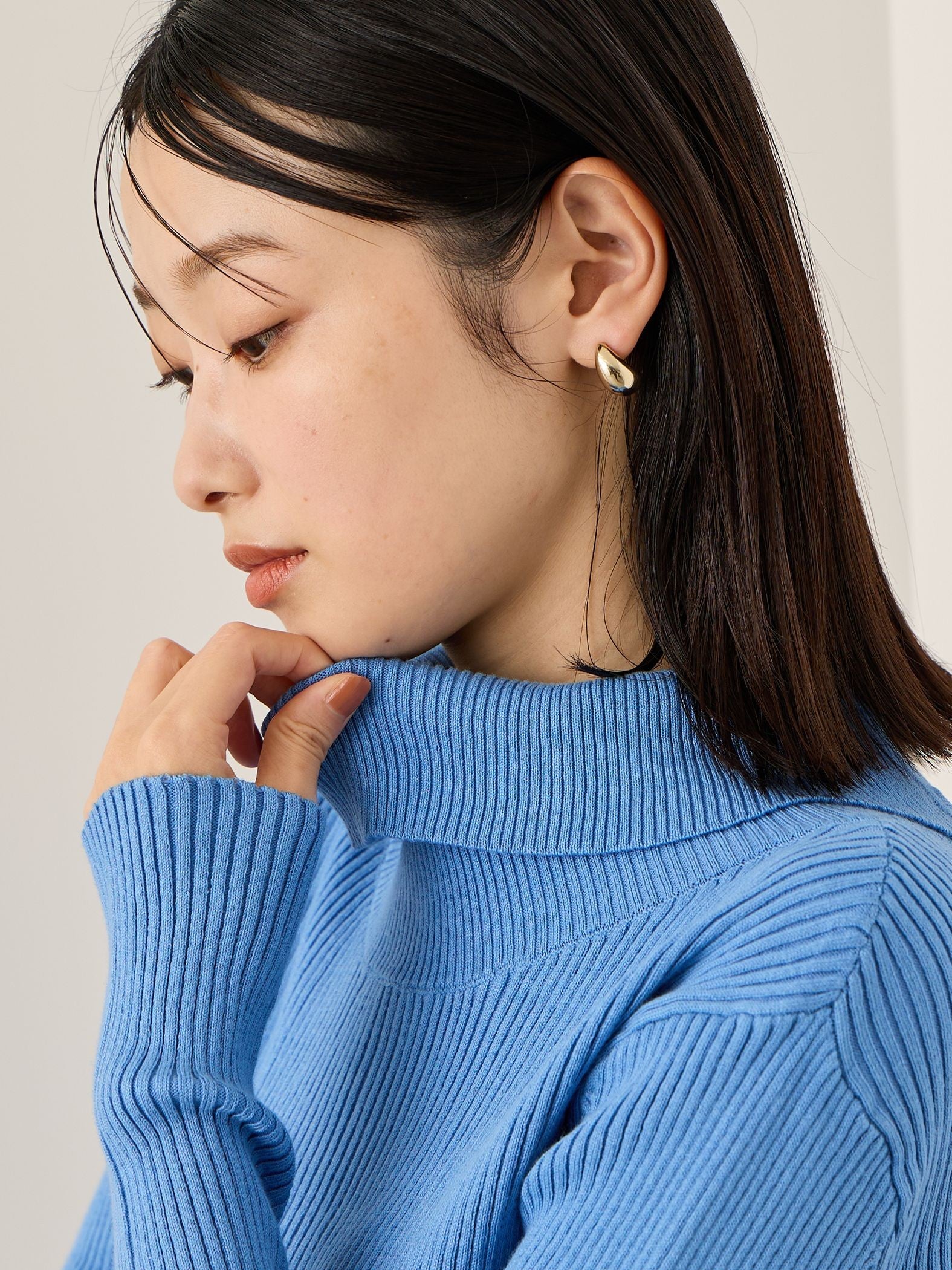 調温バックボタンハイネックニット≪手洗い可能≫