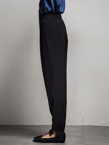 エステルダブルクロス　タックテーパードパンツ