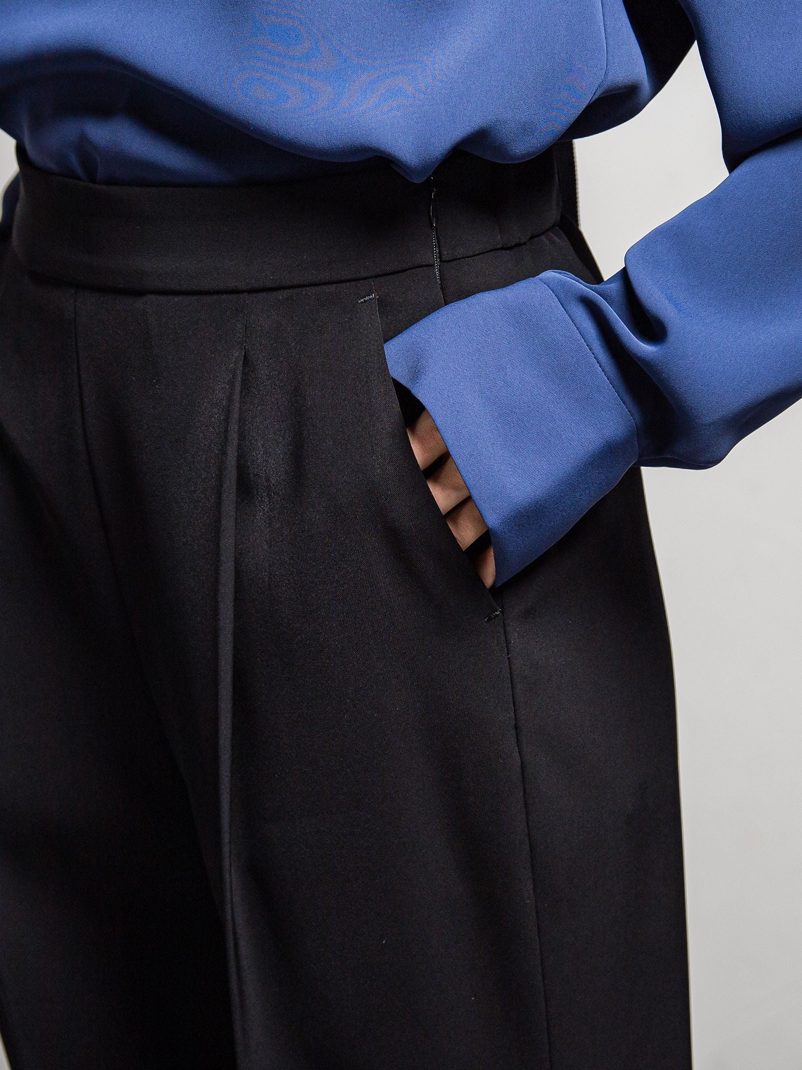 エステルダブルクロス　タックテーパードパンツ