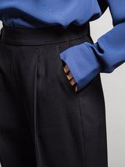 エステルダブルクロス　タックテーパードパンツ