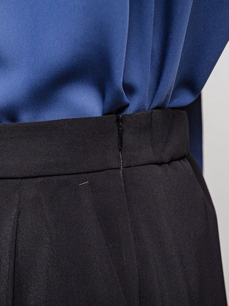 エステルダブルクロス　タックテーパードパンツ