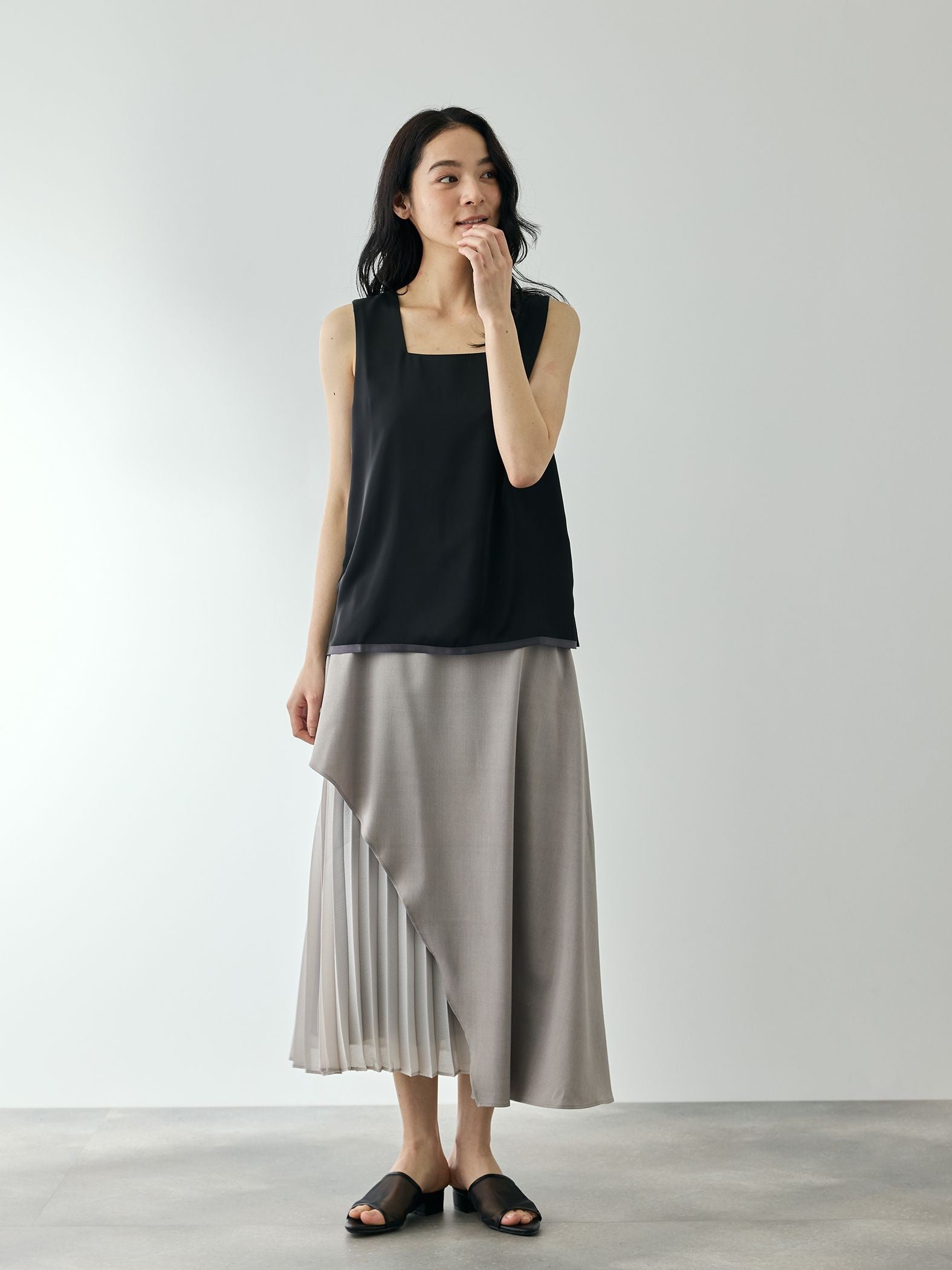 ソフトエンブレイススクエアタンクトップ