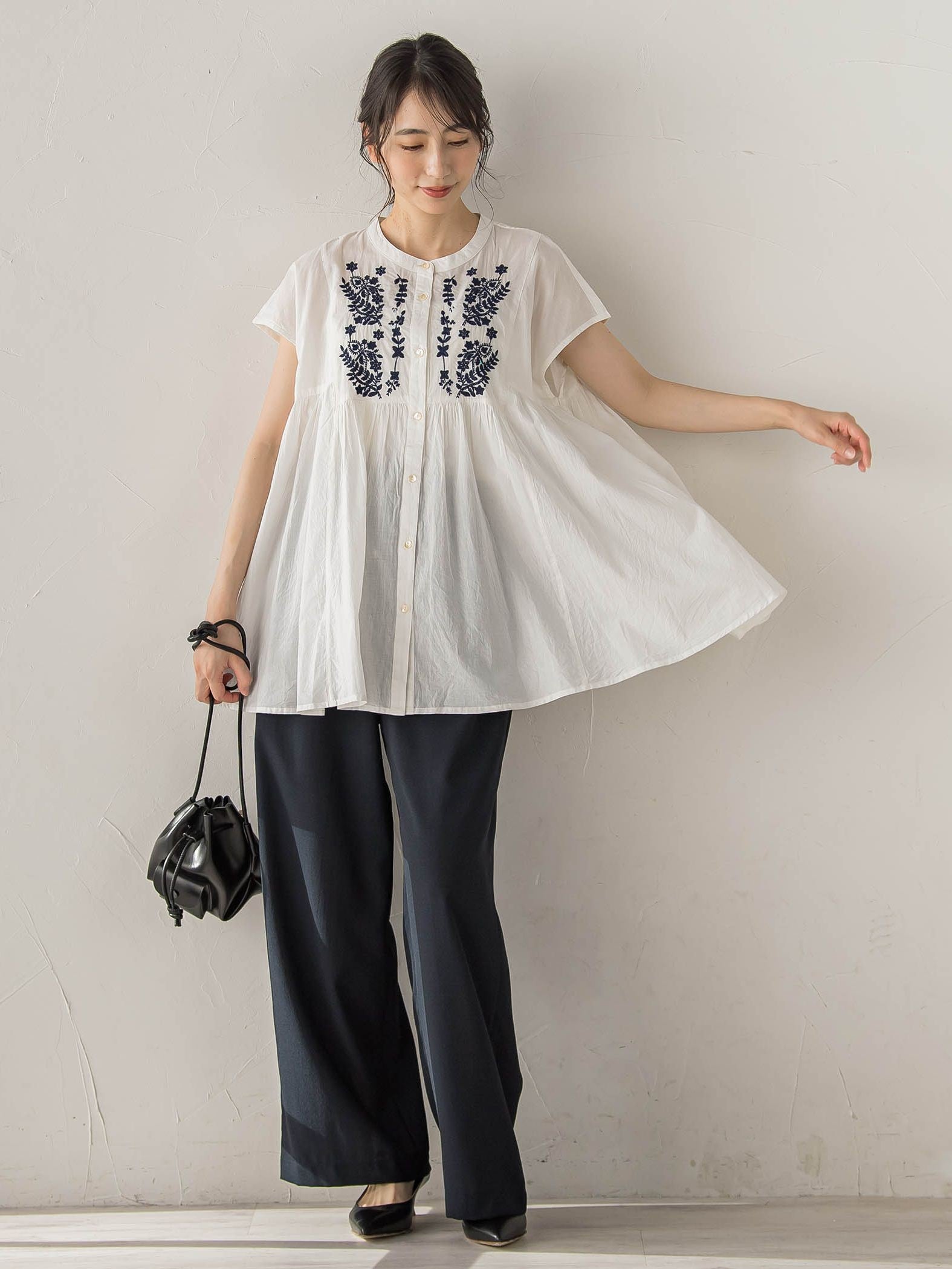 【WEB限定】キャンブリック立体刺繍ピンタックブラウス