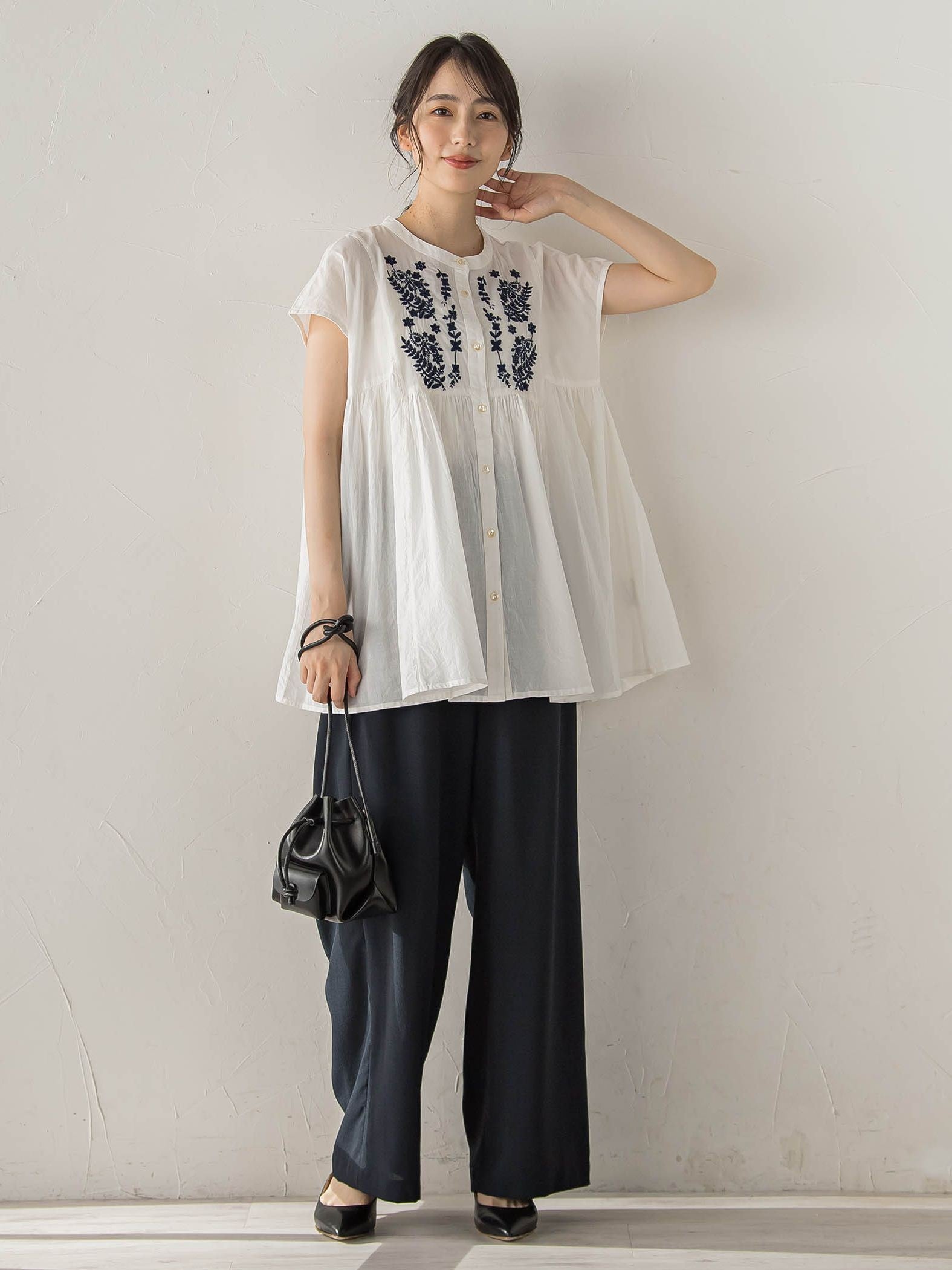 【WEB限定】キャンブリック立体刺繍ピンタックブラウス