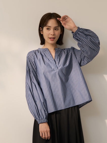 ブロードストライプキーネックブラウス