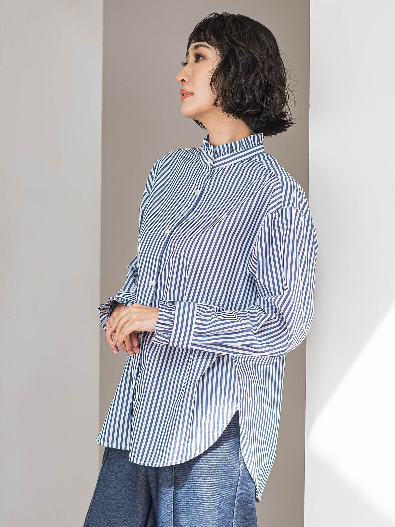 ネックフリルブラウス