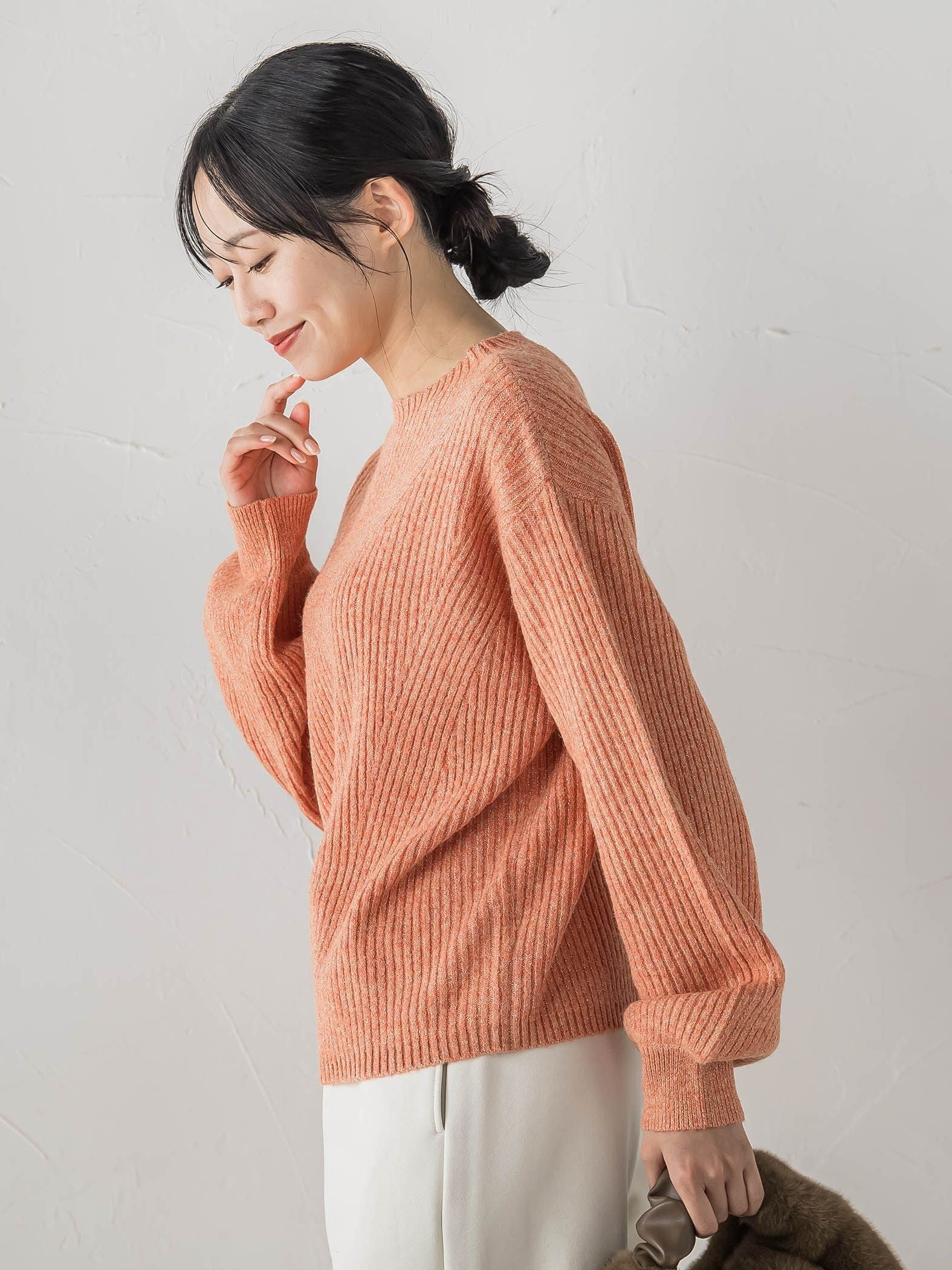 【WEB限定カラーあり】ラメボトルネックプルオーバー≪手洗い可能≫