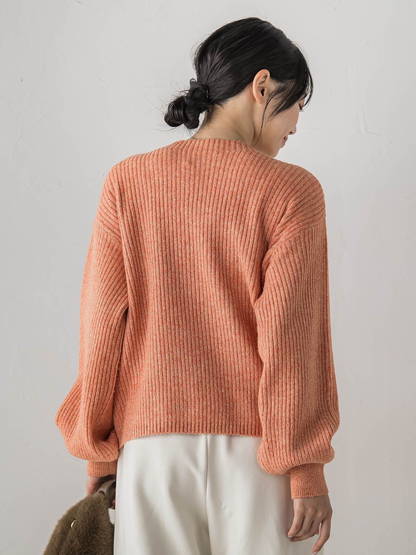 【WEB限定カラーあり】ラメボトルネックプルオーバー≪手洗い可能≫