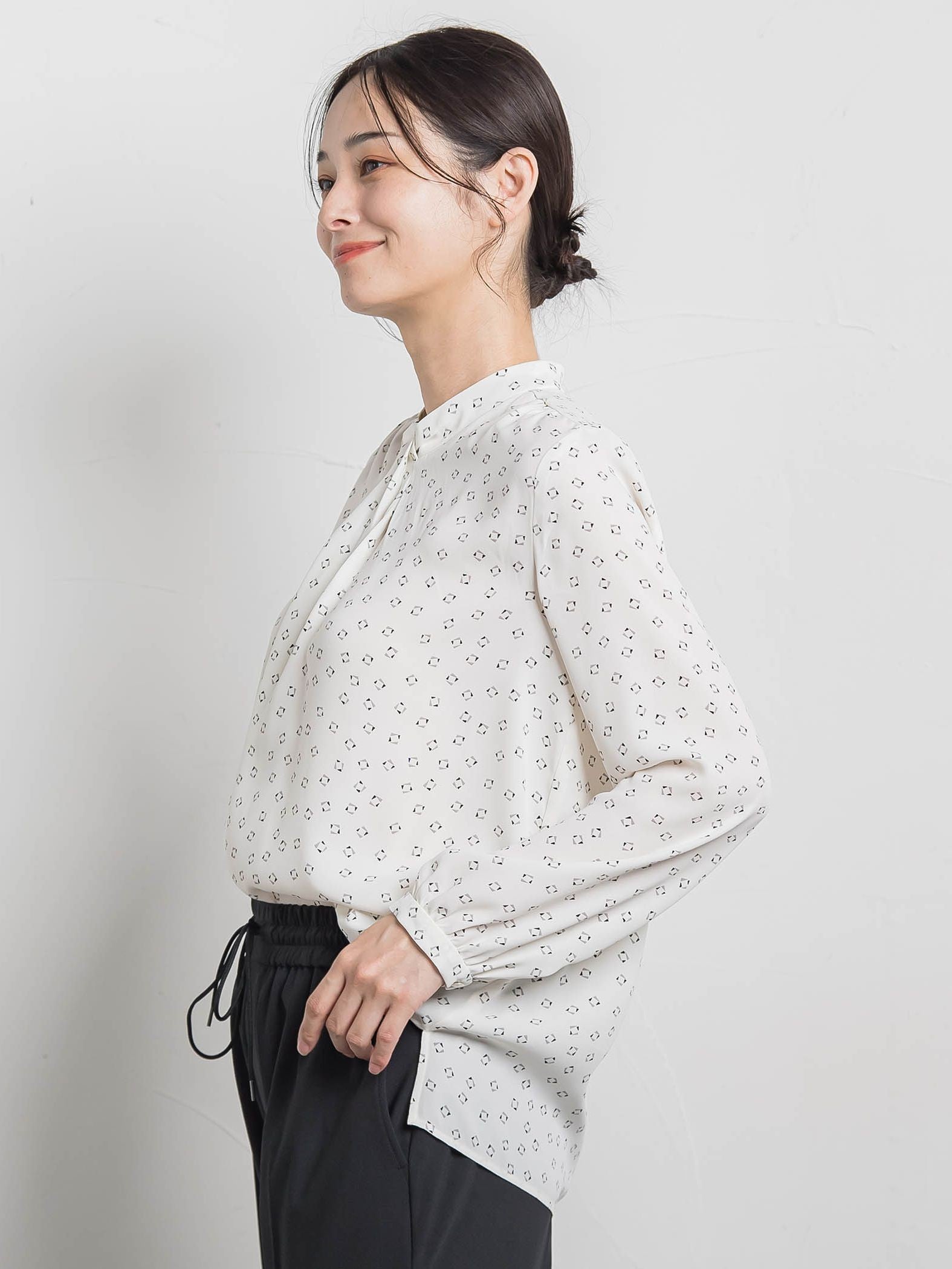 【WEB限定】バックサテン小紋プリントブラウス