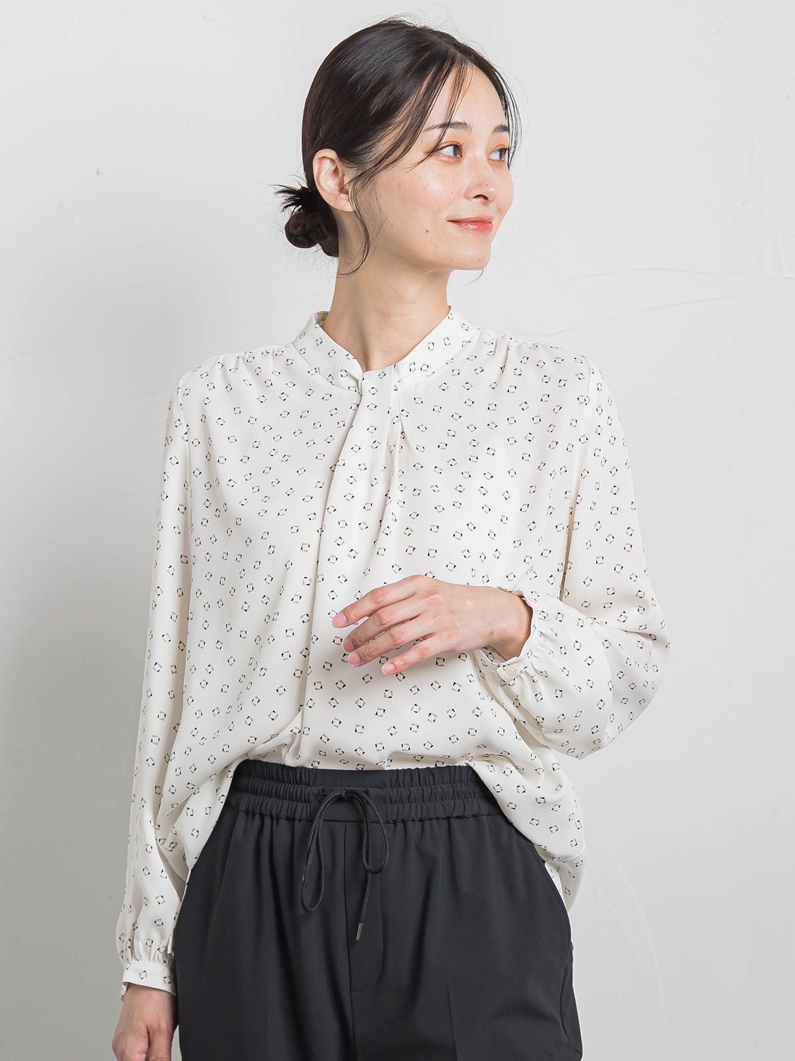 【WEB限定】バックサテン小紋プリントブラウス