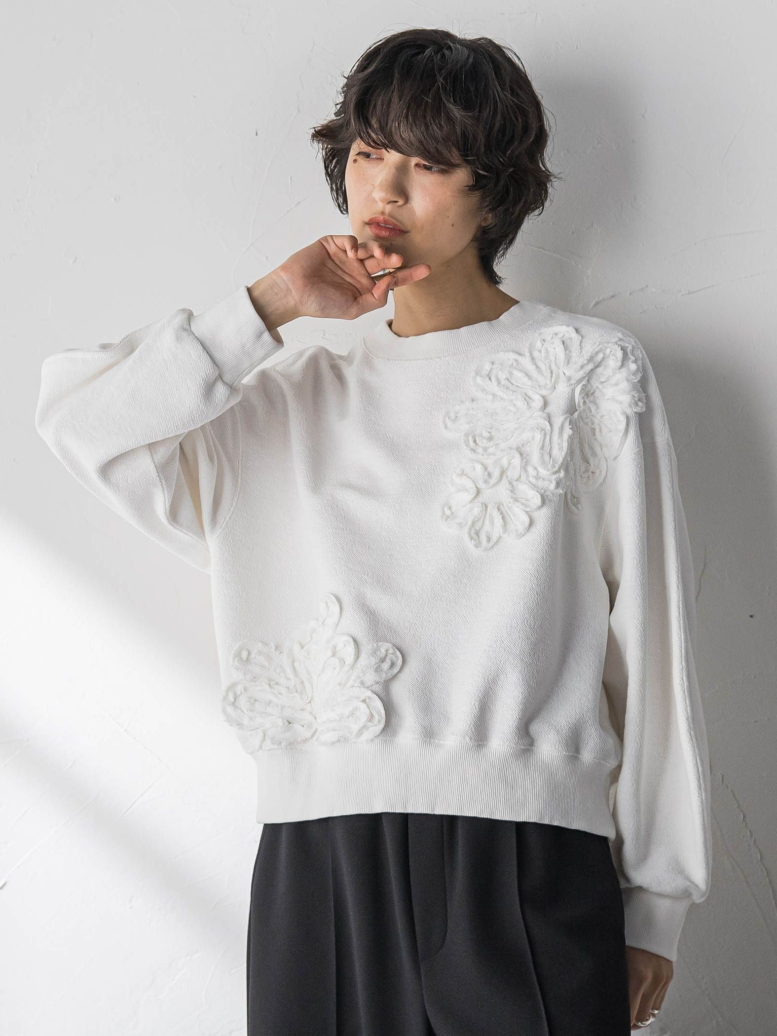 フラワーモチーフプルオーバー≪洗濯機で洗える≫