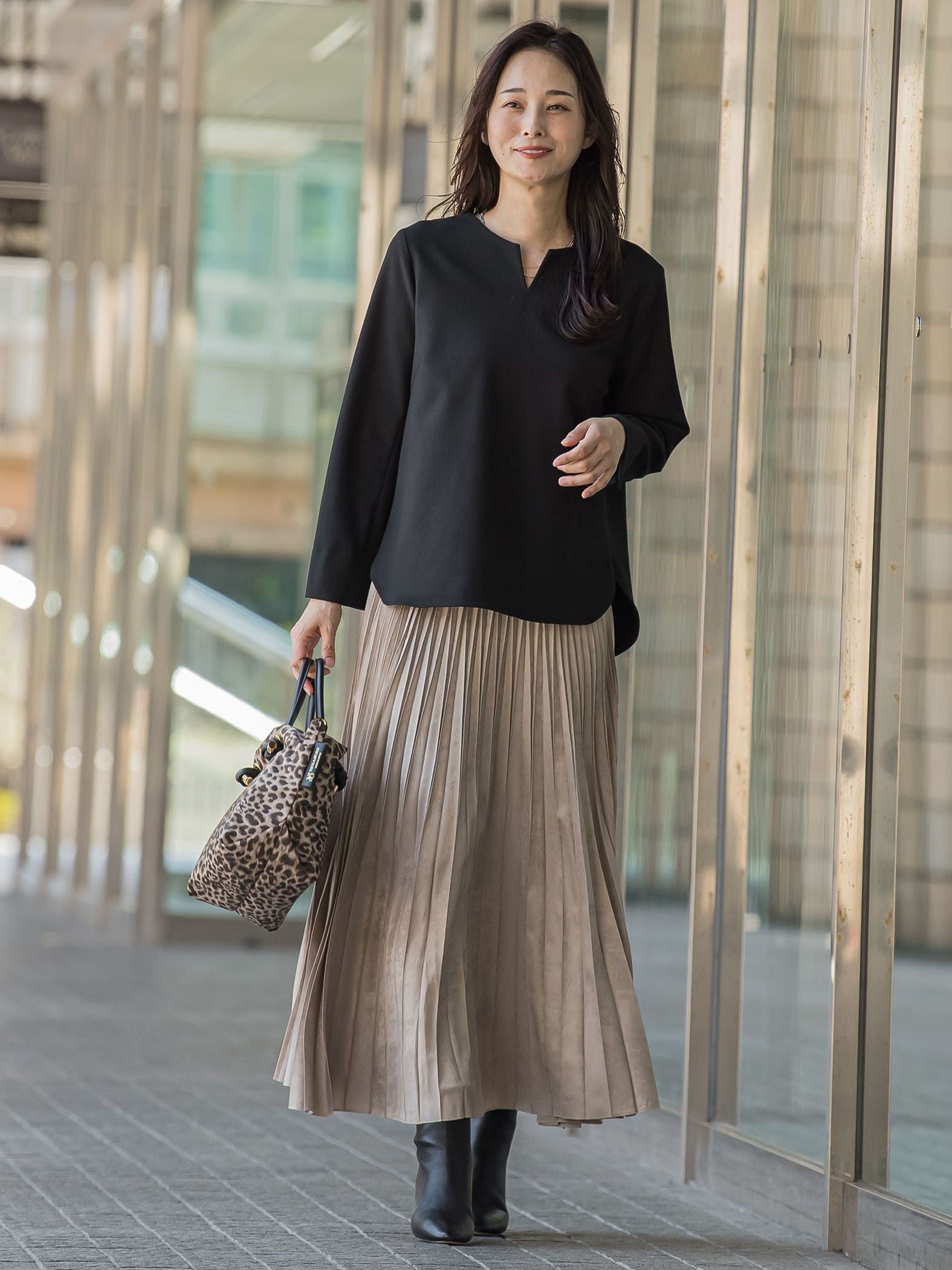 【カタログ掲載】レザーライクサテンプリーツスカート≪洗える≫