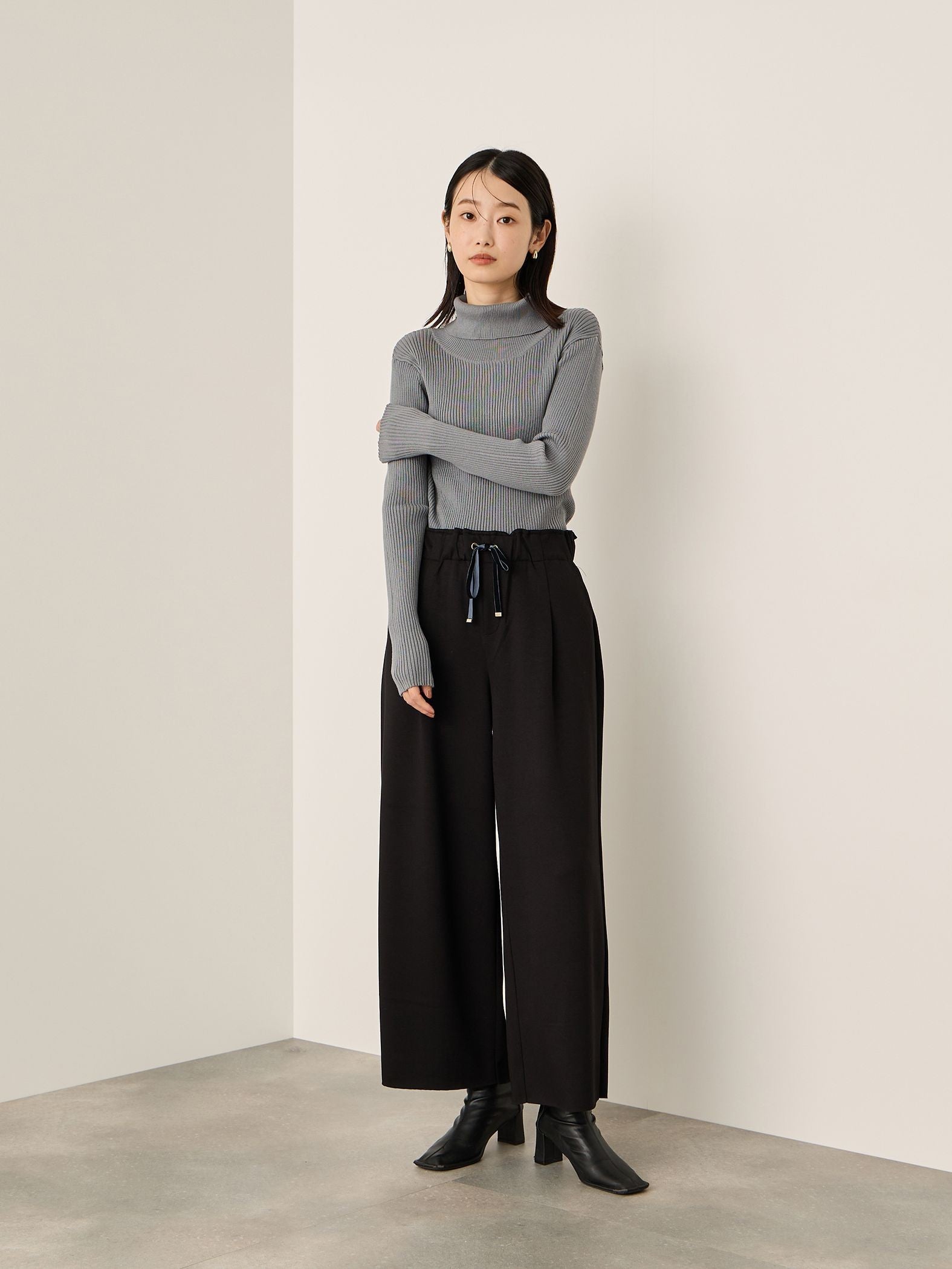 調温バックボタンハイネックニット≪手洗い可能≫