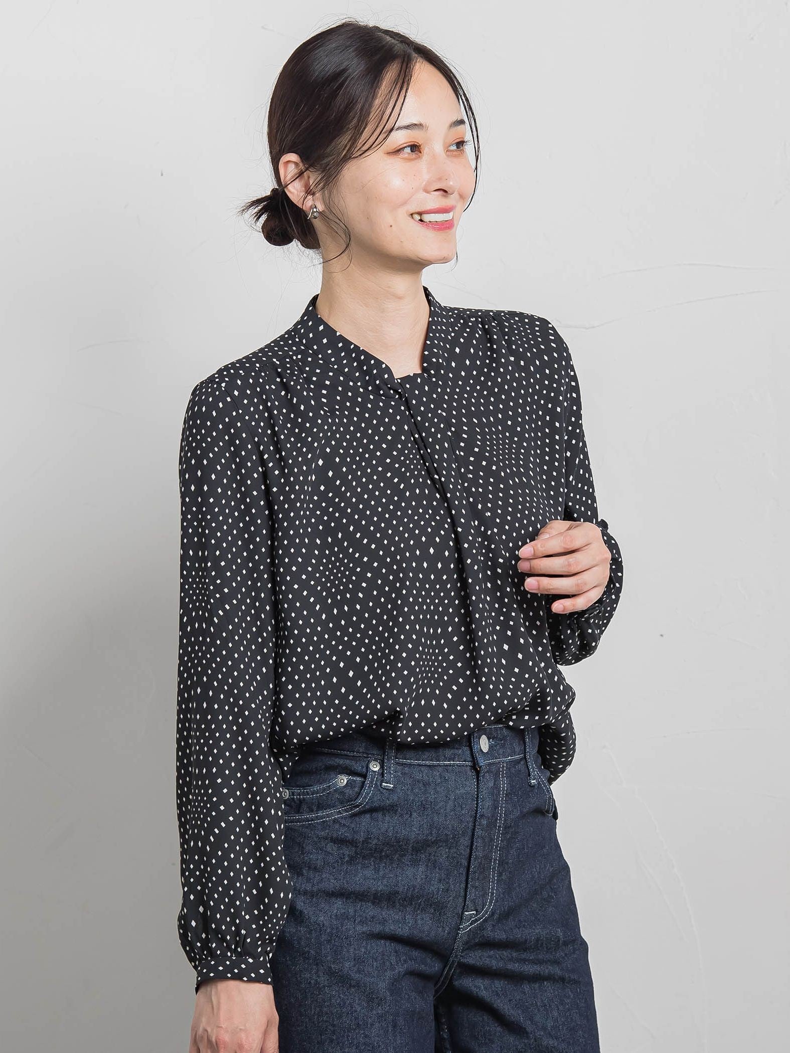 【WEB限定】バックサテン小紋プリントブラウス