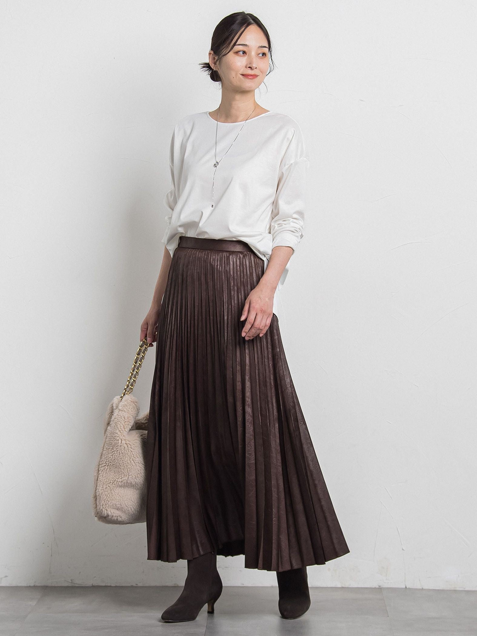 【カタログ掲載】レザーライクサテンプリーツスカート≪洗える≫