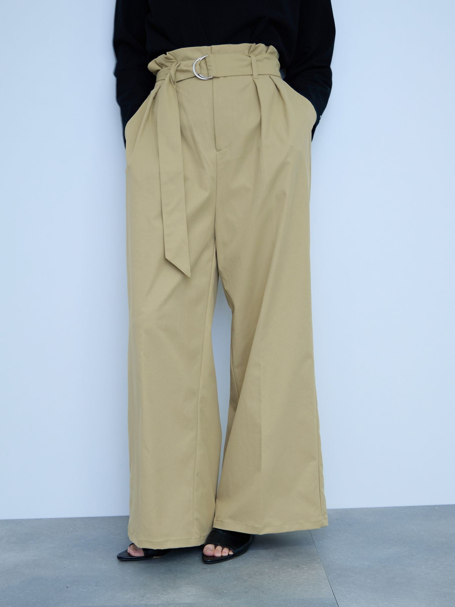 【大人の抜け感】ツイルチノワイドパンツ