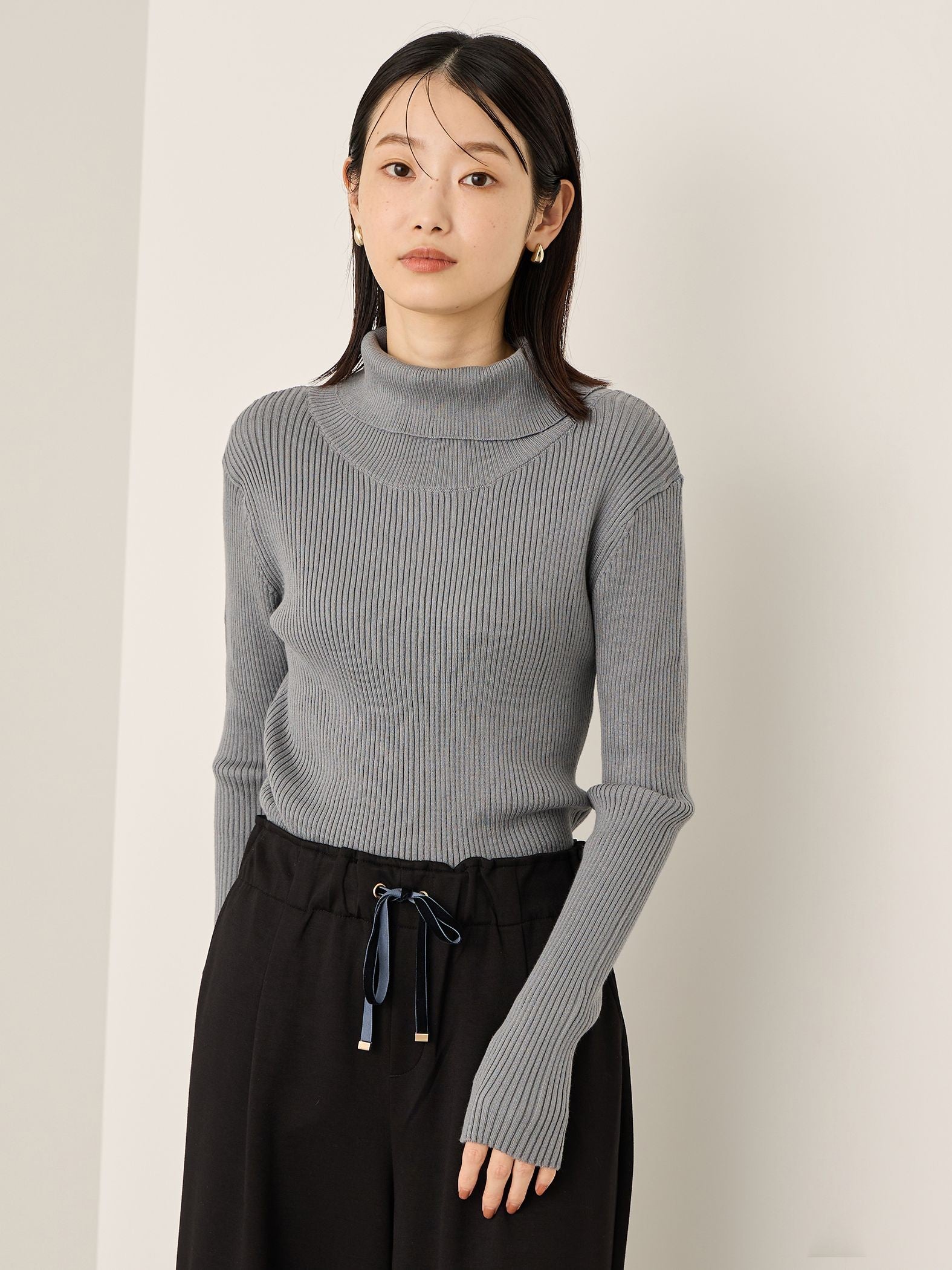 調温バックボタンハイネックニット≪手洗い可能≫