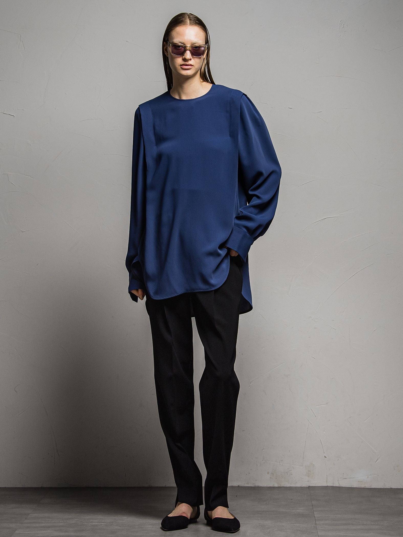 エステルダブルクロス　タックテーパードパンツ