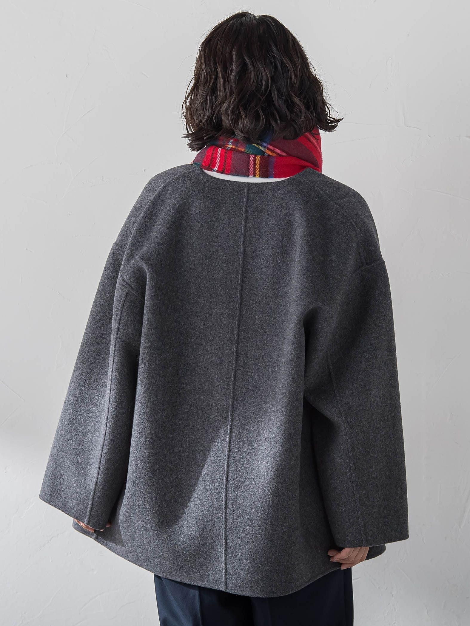 <極>”軽さと贅沢なぬくもり”ノーカラーリバーコート