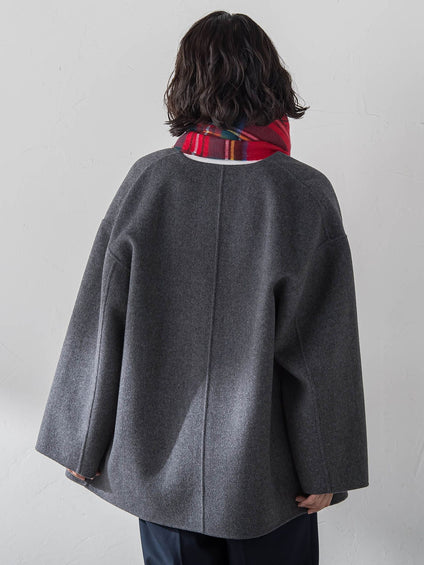 <極>”軽さと贅沢なぬくもり”ノーカラーリバーコート