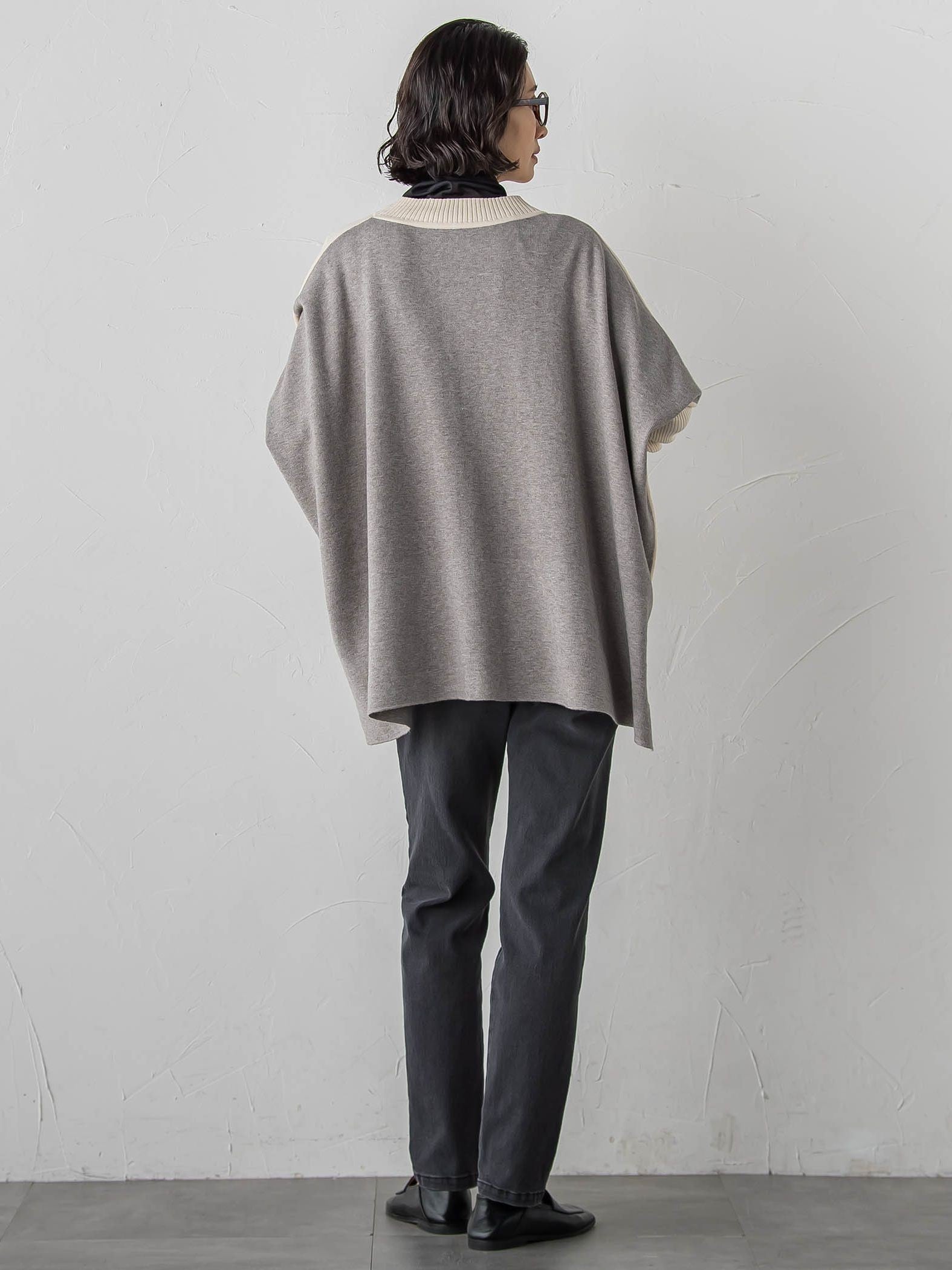 【WEB限定】”前後で印象が変わる”ドルマンバイカラーニット