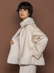 カジュアルだけど女っぽいフェイクムートンジャケット