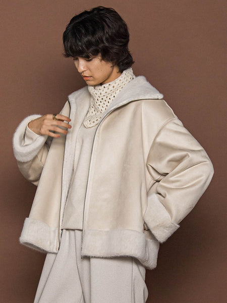 カジュアルだけど女っぽいフェイクムートンジャケット