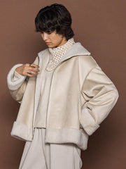 カジュアルだけど女っぽいフェイクムートンジャケット