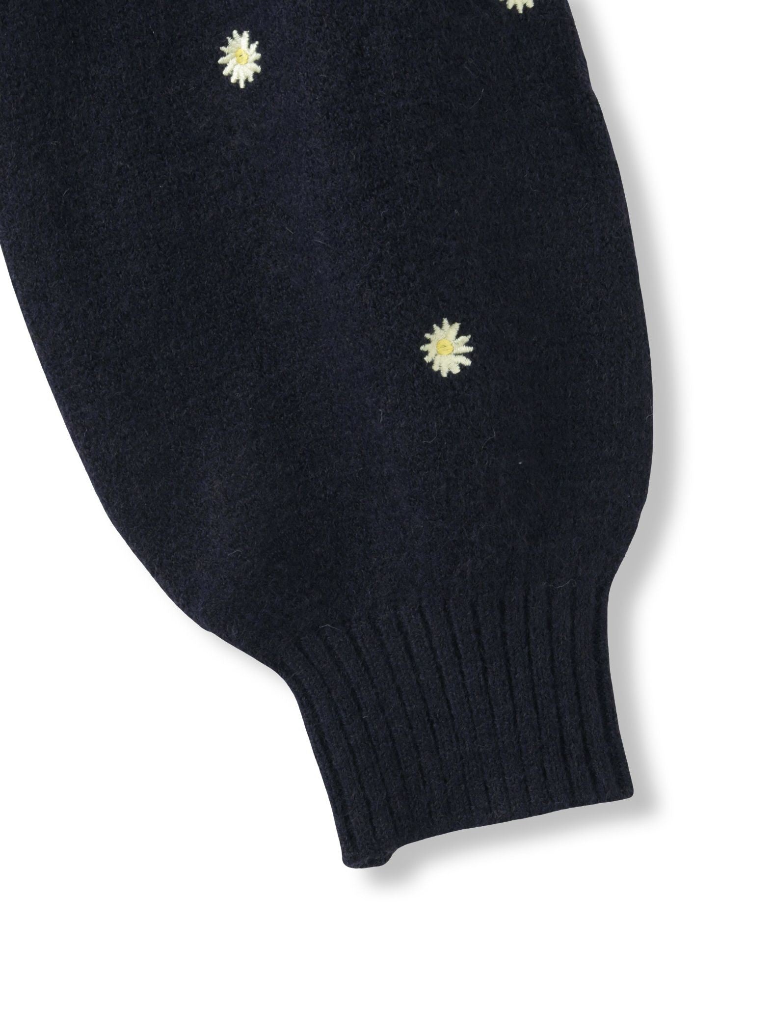 マーガレット刺繍ニットプルオーバー≪手洗い可能≫