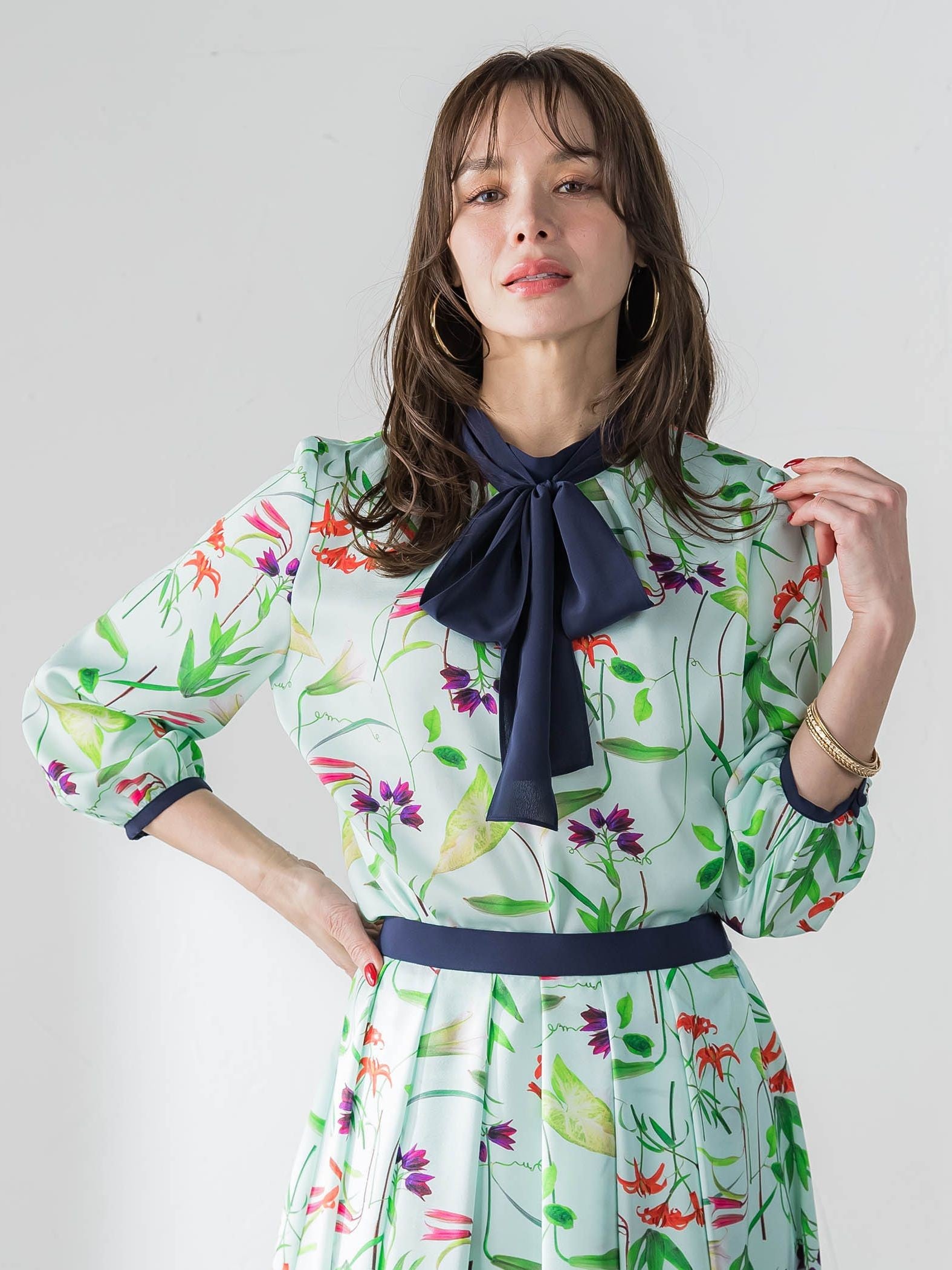 【KEITA KAWASAKI × Viaggio Bluコラボ】リリープリントブラウス