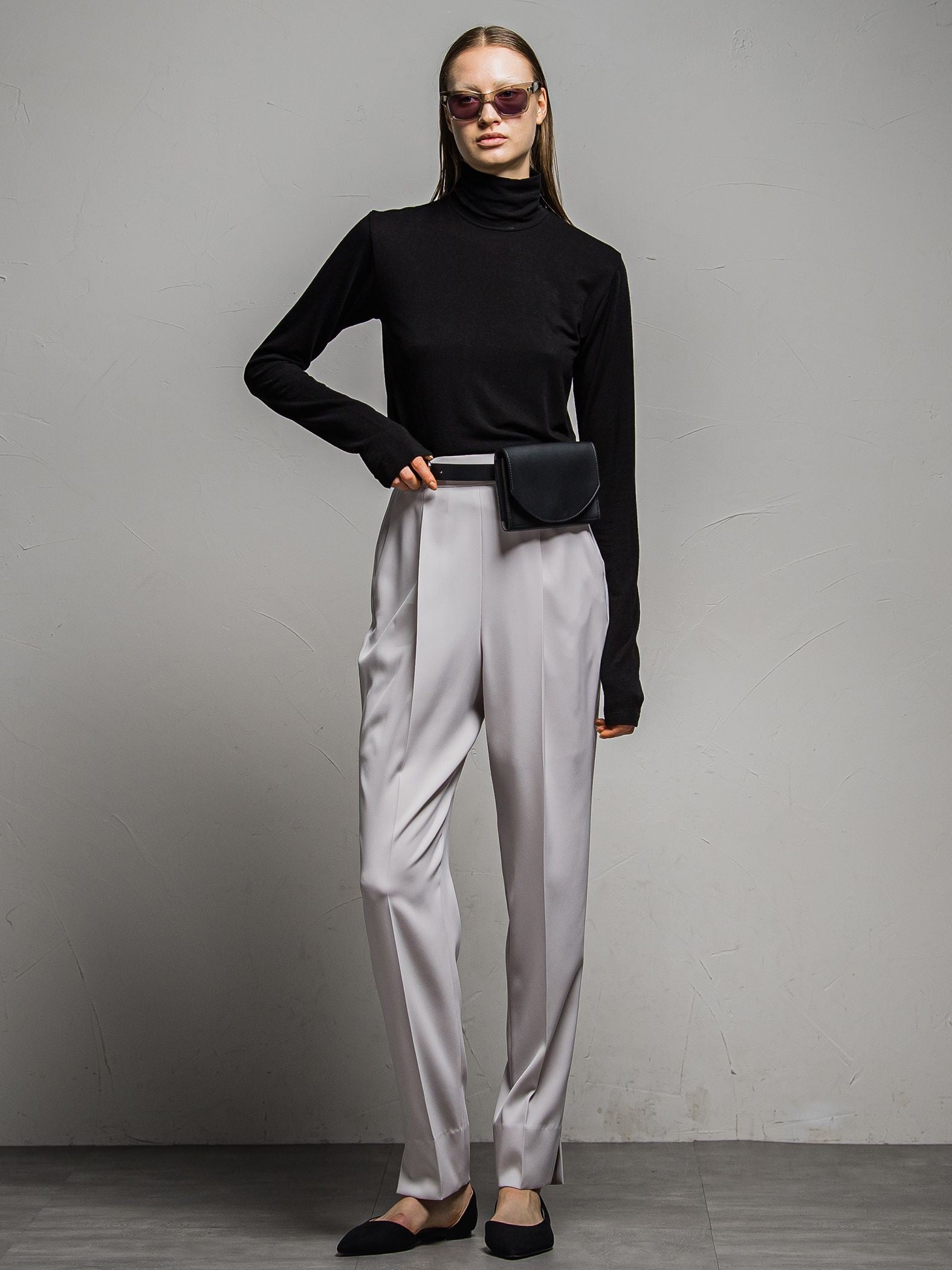 エステルダブルクロス　タックテーパードパンツ