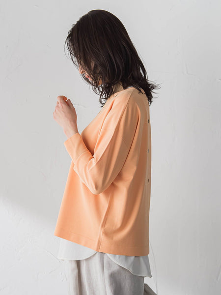 バックボタンデザインニット